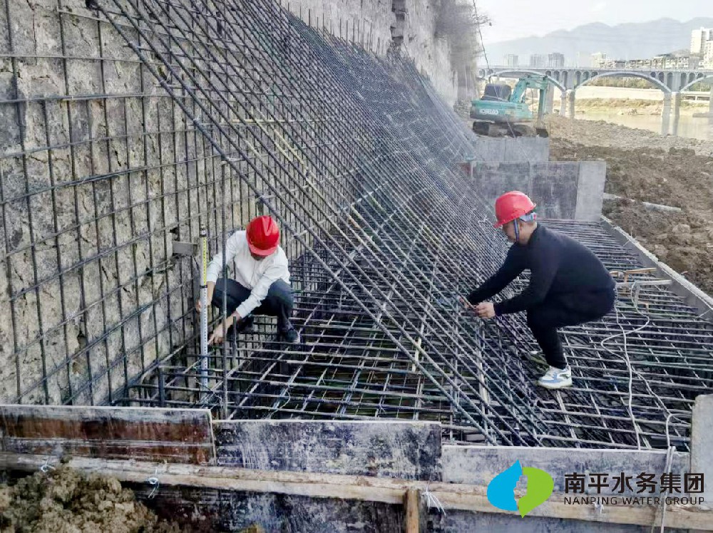 守牢安全底线 提速民生工程 | 延平区小水门堤防崩塌应急抢险工程···